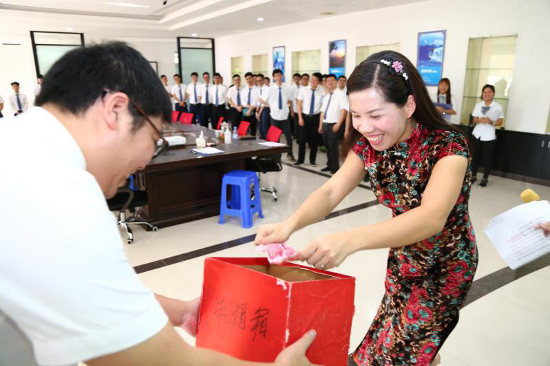 王總會(huì)議遲到2分鐘進(jìn)行樂(lè)捐 王總會(huì)議遲到2分鐘進(jìn)行樂(lè)捐